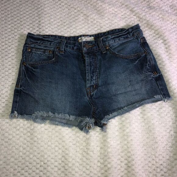 Free People size 28, covered button fly, Jean shorts. - Picture 1 of 6